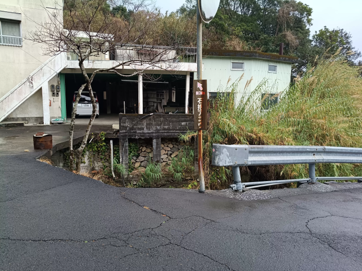 [ Tosashimizu City, Kochi Prefecture ] How to get to the stone-holding acou