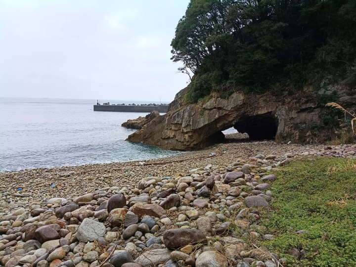[ Tosashimizu City, Kochi Prefecture ] How to get to the stone-holding acou