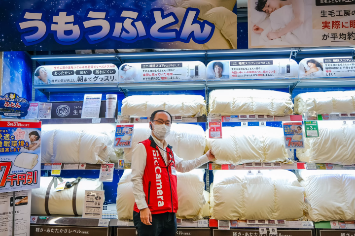 Shinjuku Shopping: BIC CAMERA Latest Goods & Odakyu Department Store Cosmetics and Gourmet Guide