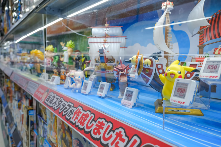 Shinjuku Shopping: BIC CAMERA Latest Goods & Odakyu Department Store Cosmetics and Gourmet Guide