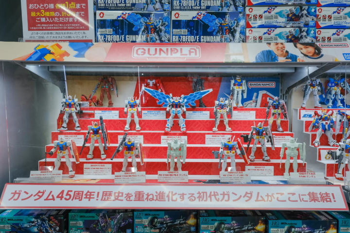 Shinjuku Shopping: BIC CAMERA Latest Goods & Odakyu Department Store Cosmetics and Gourmet Guide