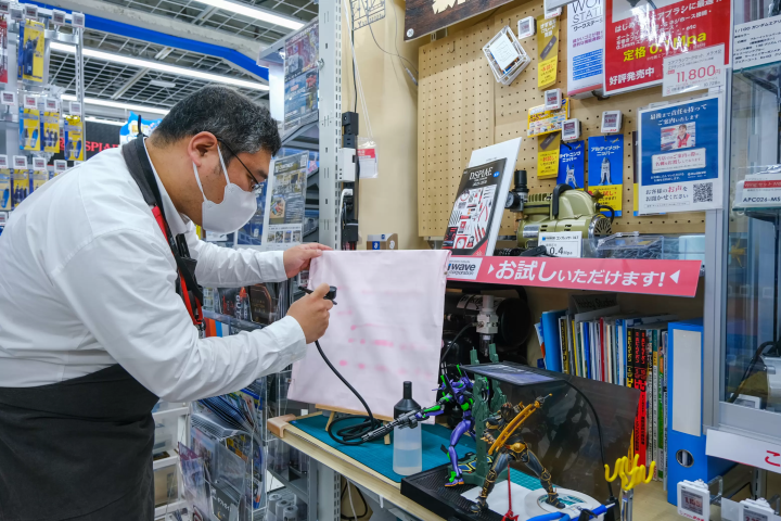 Shinjuku Shopping: BIC CAMERA Latest Goods & Odakyu Department Store Cosmetics and Gourmet Guide