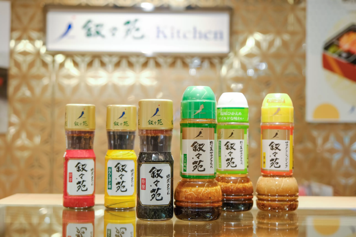 Shinjuku Shopping: BIC CAMERA Latest Goods & Odakyu Department Store Cosmetics and Gourmet Guide