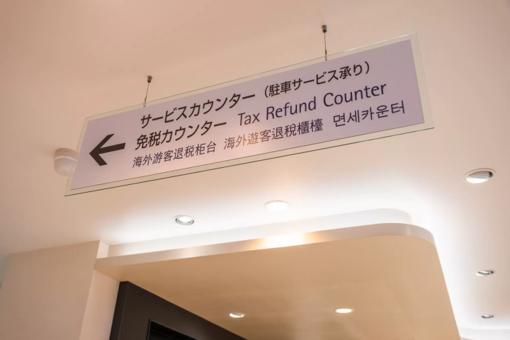 Shinjuku Shopping: BIC CAMERA Latest Goods & Odakyu Department Store Cosmetics and Gourmet Guide