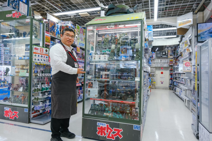 Shinjuku Shopping: BIC CAMERA Latest Goods & Odakyu Department Store Cosmetics and Gourmet Guide