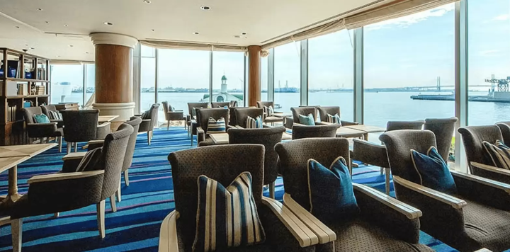 【みなとみらい】横浜港を一望する圧倒的な開放感！「ラウンジ＆バー マリンブルー」