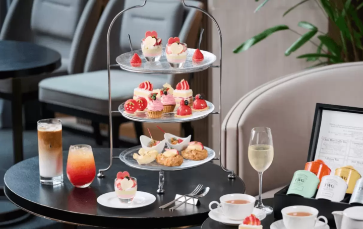 おしゃれなホテルで洗練された三段スタンドを堪能!