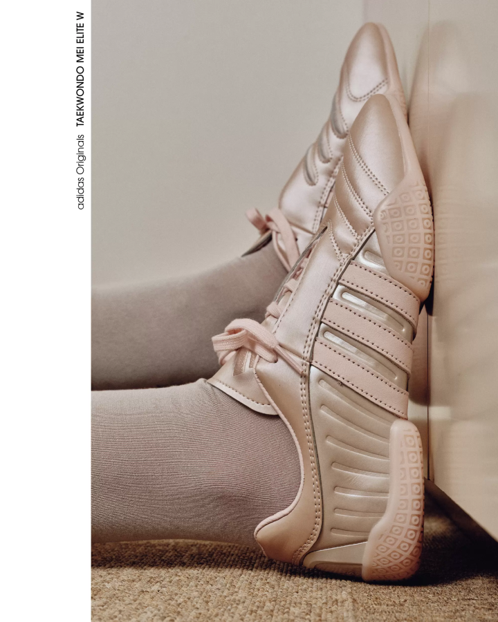 มาดูรองเท้าผ้าใบผู้หญิงรุ่นยอดนิยมและร้านค้าที่ Atmos Pink กันเลย!