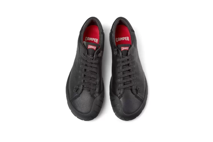 PEU PATH+: Innovative sneakers that enhance the feeling of being barefoot.