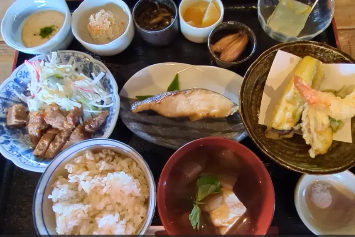 [2 hours from Tokyo ] 8 recommended trips to enjoy fermented and spiced cuisine in Hokuto City , Yamanashi Prefecture , a town known for its pristine water.
