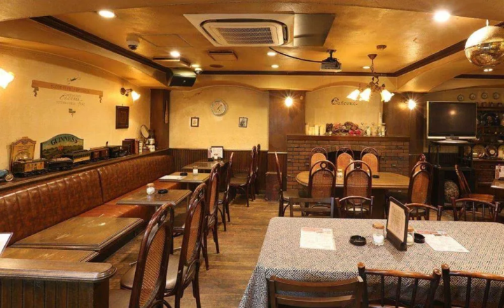 都会の喧騒を忘れるレトロな隠れ家!老舗の味を嗜む「カフェーヌ」