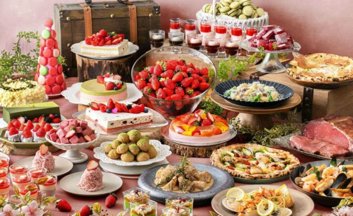 空に近いアーバンリゾート空間で飲み放題付きの極上スイーツに酔いしれる