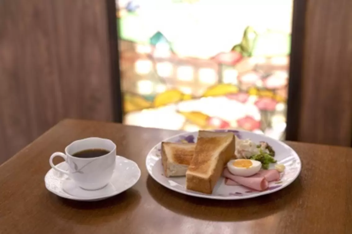 [Shinjuku Station West Exit] An oasis for smokers! Two Showa cafes where you can smoke!