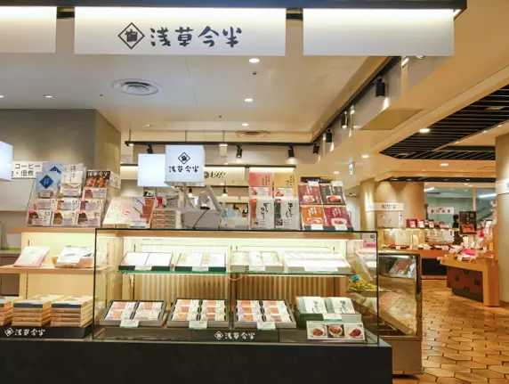 Shinjuku Shopping: BIC CAMERA Latest Goods & Odakyu Department Store Cosmetics and Gourmet Guide