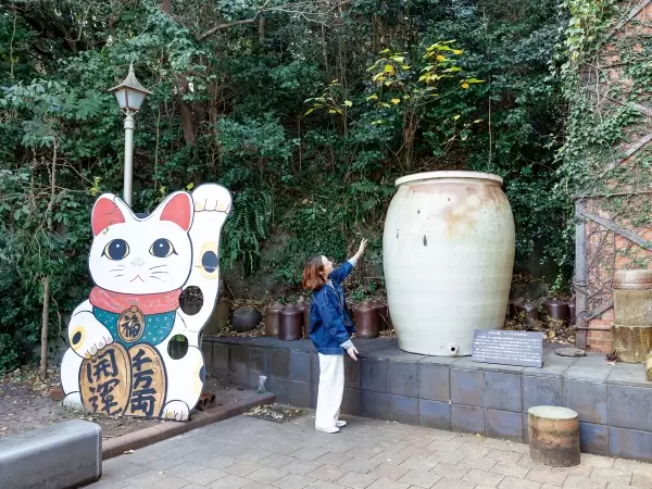 Tokoname ware is known for its large ceramic pieces such as jars, a testament to its high level of technical skill. 