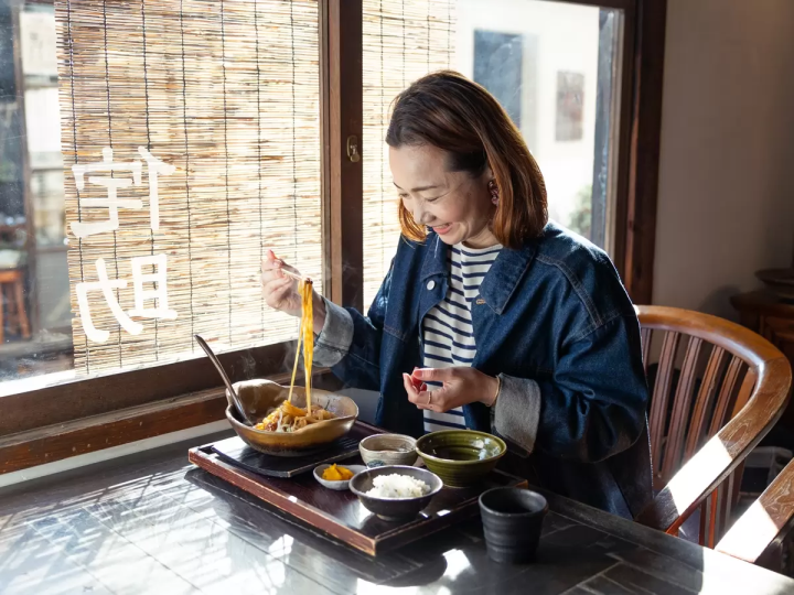 You can enjoy it in many ways, like adding a soft-boiled egg or rice! 