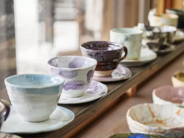 At "Seiko," you'll find a selection of Tokoname Tokoname ware dishes. 