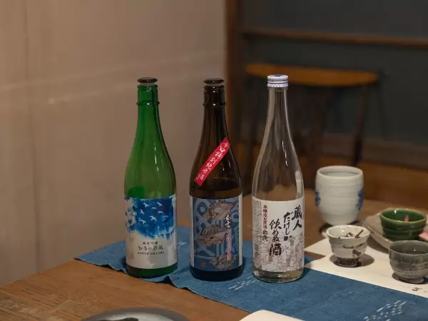 From left to right: Junmai Ginjo Hakuro"Chita no Yumekaze", Dry Special Junmai Sake Hakuro(Kawahagi), "Sake that only brewery workers can drink" *The sake is for illustrative purposes only. 