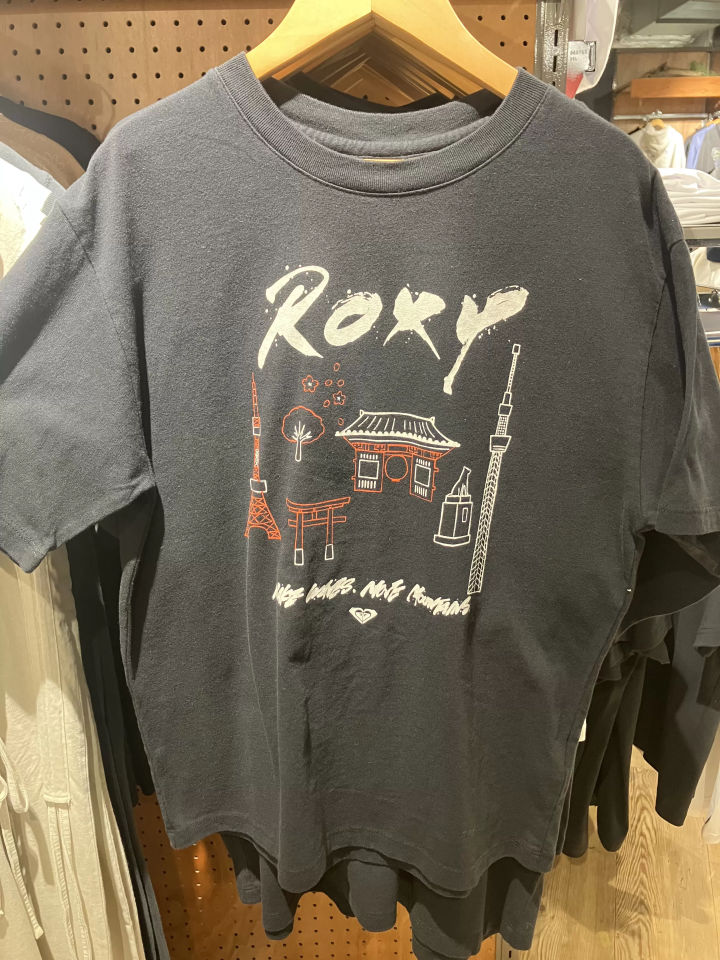 An impressive selection of YETI products! There's also a great selection of souvenirs, including new North Face items and Japan-exclusive T-shirts.