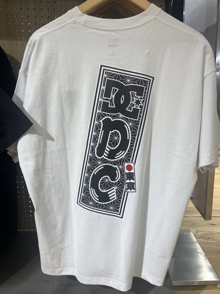 An impressive selection of YETI products! There's also a great selection of souvenirs, including new North Face items and Japan-exclusive T-shirts.