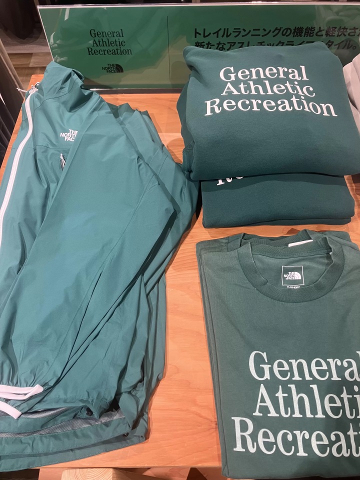 An impressive selection of YETI products! There's also a great selection of souvenirs, including new North Face items and Japan-exclusive T-shirts.