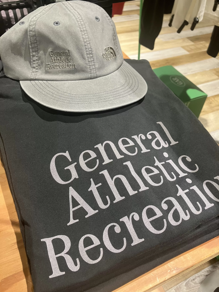 An impressive selection of YETI products! There's also a great selection of souvenirs, including new North Face items and Japan-exclusive T-shirts.