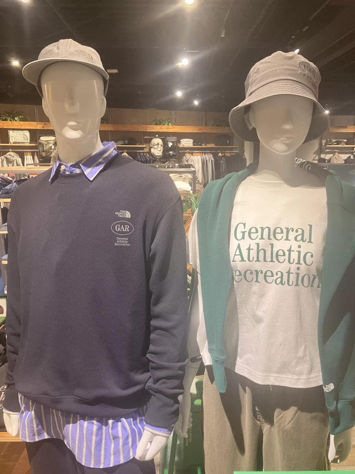 An impressive selection of YETI products! There's also a great selection of souvenirs, including new North Face items and Japan-exclusive T-shirts.