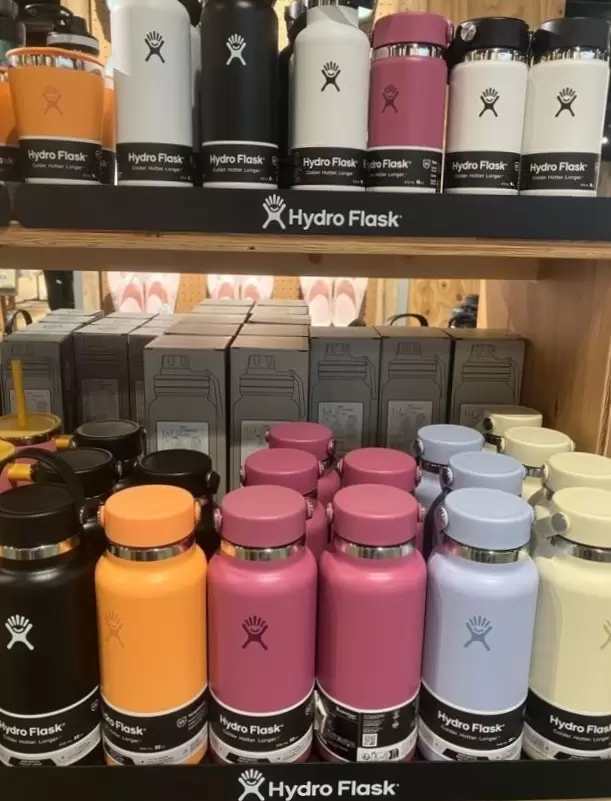 An impressive selection of YETI products! There's also a great selection of souvenirs, including new North Face items and Japan-exclusive T-shirts.