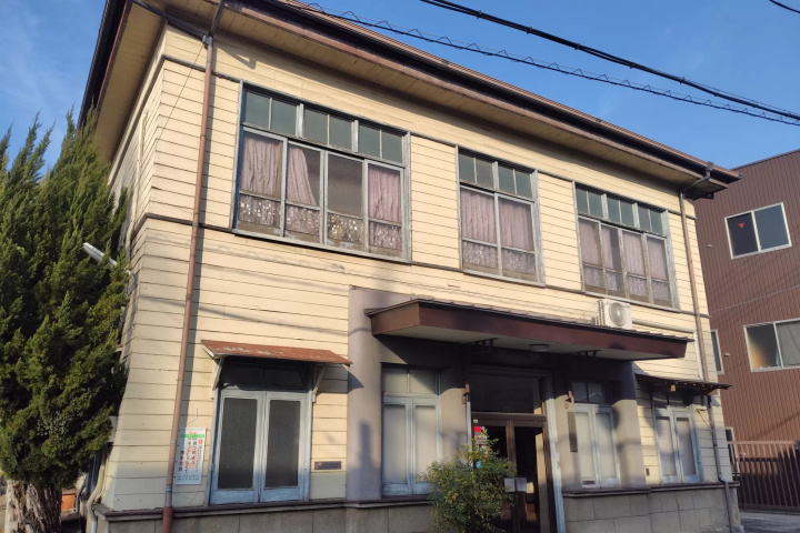 Visiting the indigo dyeing workshops on the Ibara Railway's Denim train (Ibara City)