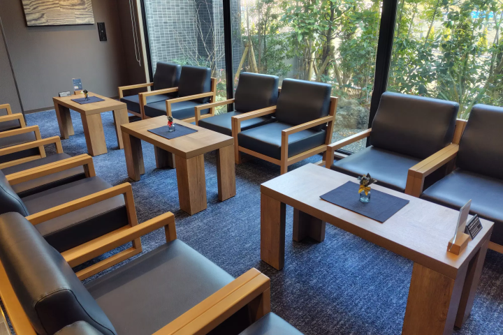 Visiting the indigo dyeing workshops on the Ibara Railway's Denim train (Ibara City)