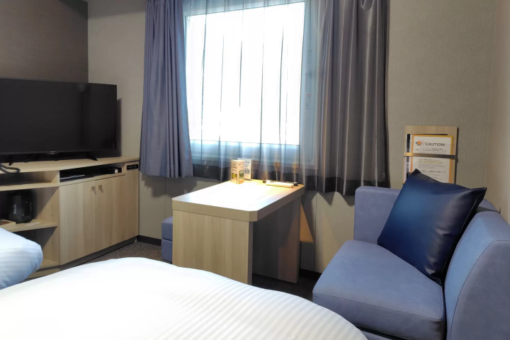 Visiting the indigo dyeing workshops on the Ibara Railway's Denim train (Ibara City)