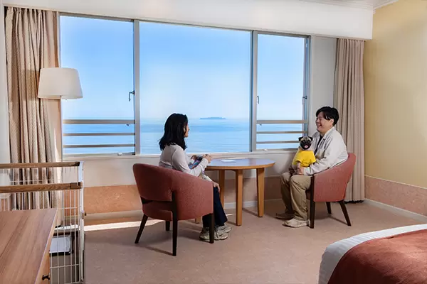 【2026】熱海でペットと泊まれるホテル5選!部屋食OKやコテージも紹介