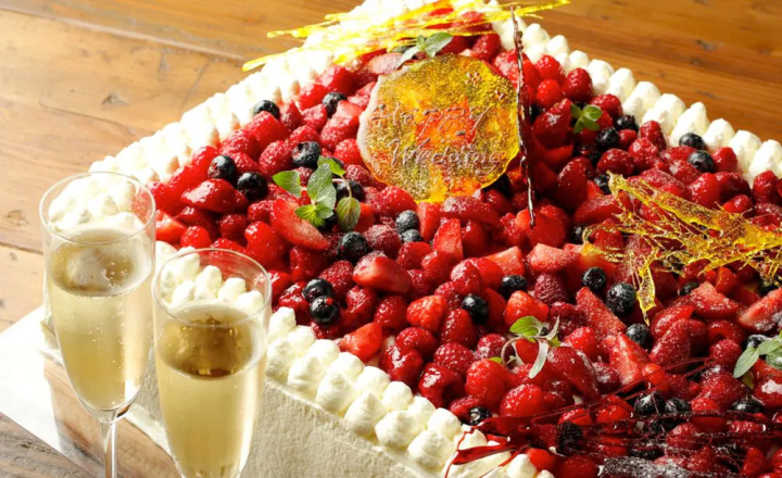 アンティーク調の温かな店内でボリューム満点のスイーツ&セイボリーを堪能