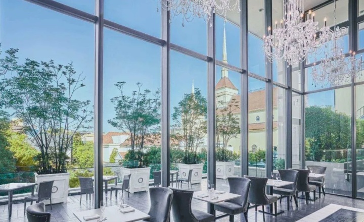 森を望む圧倒的な非日常!大宮を代表する人気店「大宮璃宮 四季庭」