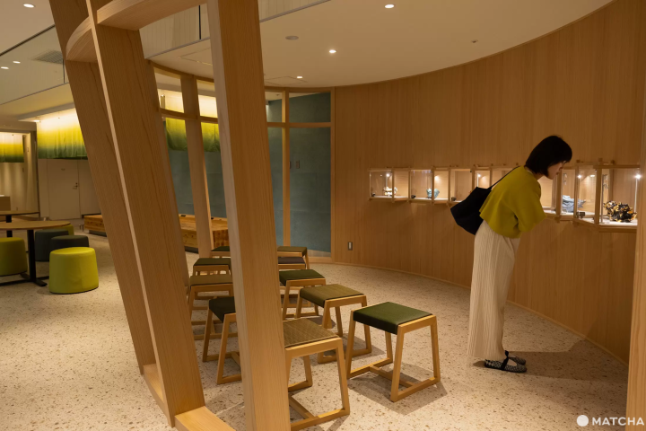 アートを見ている様子