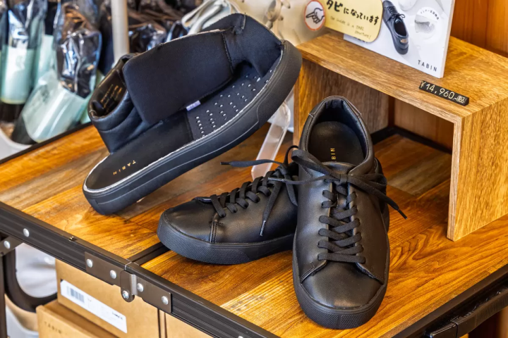 [Kurashiki Bikan Historical Quarter ] The Tabi shoes made by Marugo , a long-established company with over 100 years of history, are amazing!