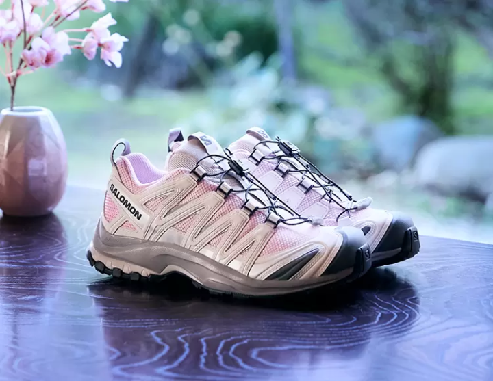 มาดูรองเท้าผ้าใบผู้หญิงรุ่นยอดนิยมและร้านค้าที่ Atmos Pink กันเลย!