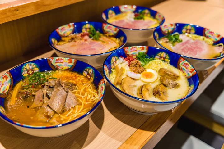 在四谷觀光途中，享用一頓快速的清真午餐，是休息放鬆的理想選擇。