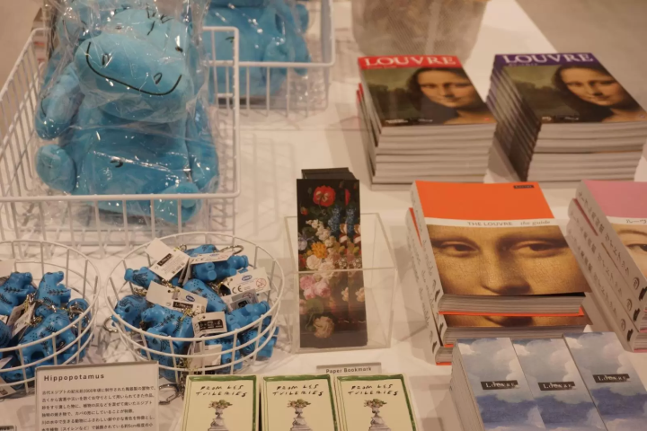 店內精選來自世界各地的藝術選物