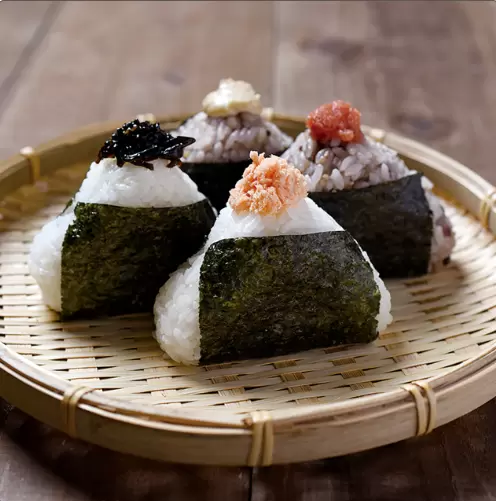 【新宿西口】サッと食べて大満足！「小田急エース」で楽しむ日本の立ち食い蕎麦2選！