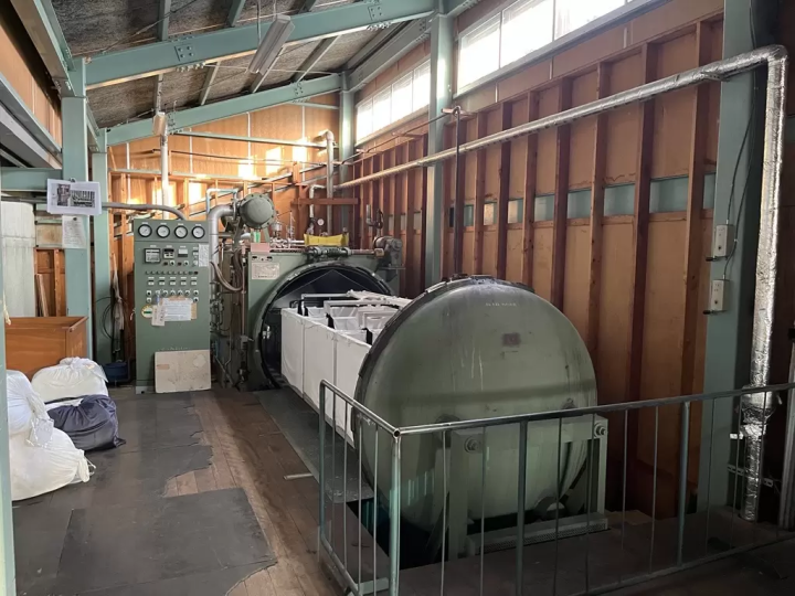 大阪・関空近くの100年企業の変革力を体感 ストッキング工場見学で知る日本の技術