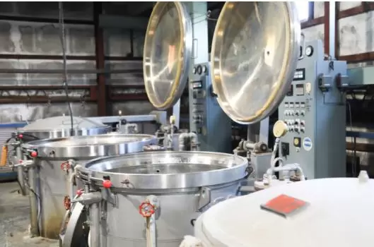 大阪・関空近くの100年企業の変革力を体感 ストッキング工場見学で知る日本の技術