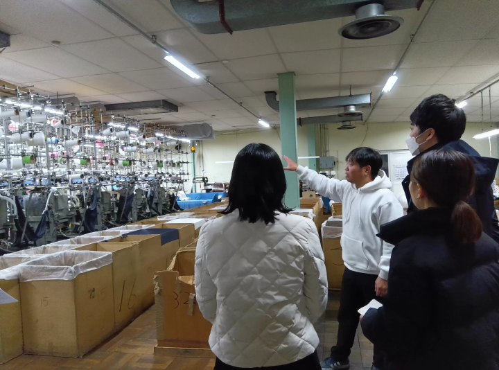 大阪・関空近くの100年企業の変革力を体感 ストッキング工場見学で知る日本の技術