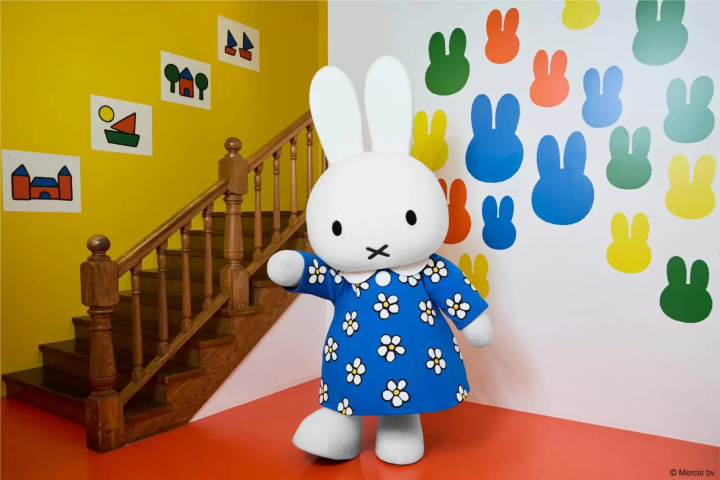 遊客可以與彷彿從繪本中躍出的米飛兔進行互動或合照