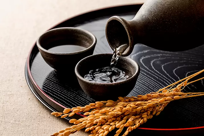 Gold-Guide แนะนำทัวร์เยี่ยมชมโรงกลั่นสาเกในเมืองนาดา!