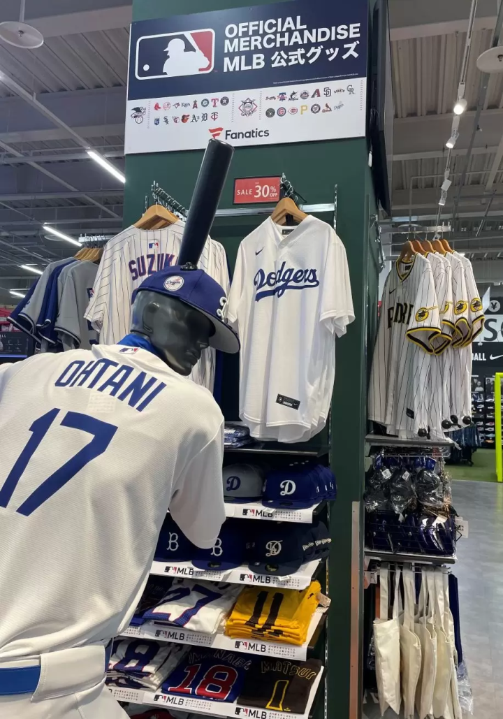 Enjoy the traditional Naha Hari boat race! After the thrilling experience, stop by Sports Depot Ameku store for duty-free shopping and great deals!