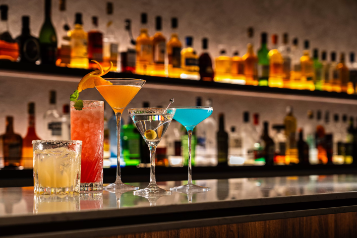 【那霸酒店】在夜间泳池和酒吧尽情享受冲绳的夜生活！六月前预订可享超值优惠！