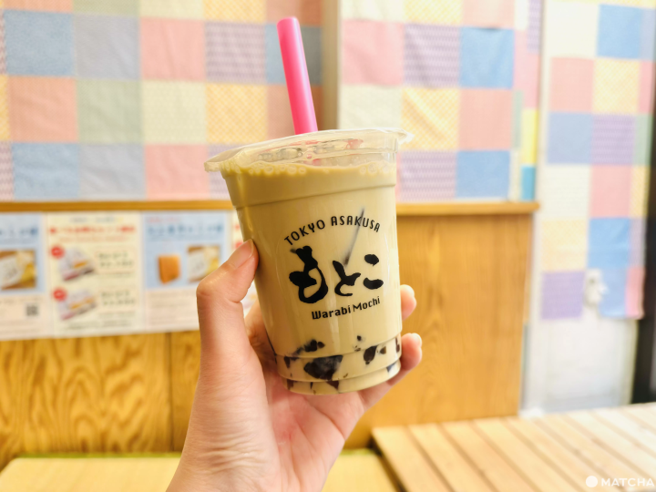 「わらび餅もとこ」的蕨餅焙茶奶茶