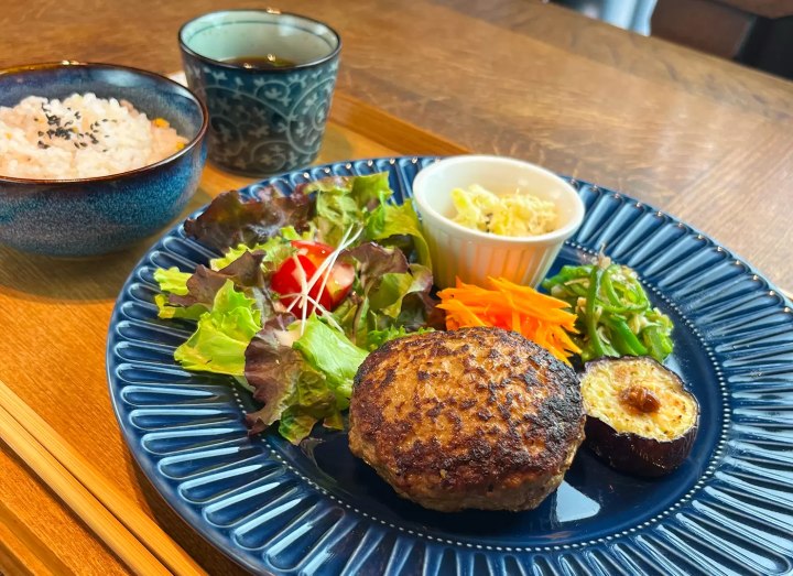 Japanese-style hamburger steak with lotus root seasoned with soy sauce koji. 
