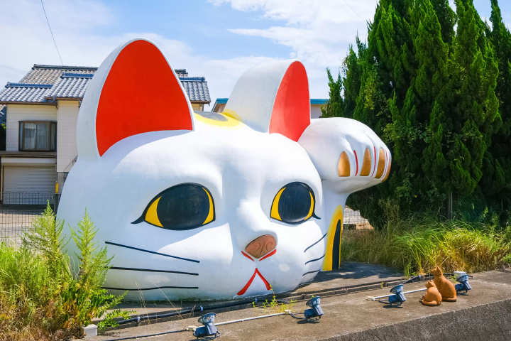 巨大招き猫とレトロな路地を撮る！常滑「やきもの散歩道」フォトジェニック巡り